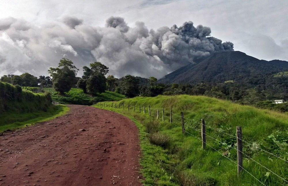 turrialba-volcano-2016-eruption