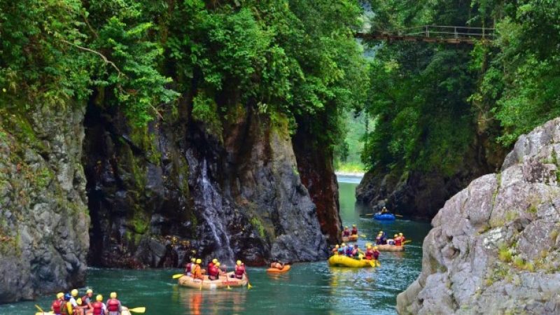 Pacuare-River-Rafting-Class-III-IV-One-Day-Trip-Costa-Rica-1