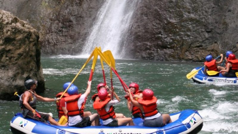 Pacuare-River-Rafting-Class-III-IV-One-Day-Trip-Costa-Rica-2
