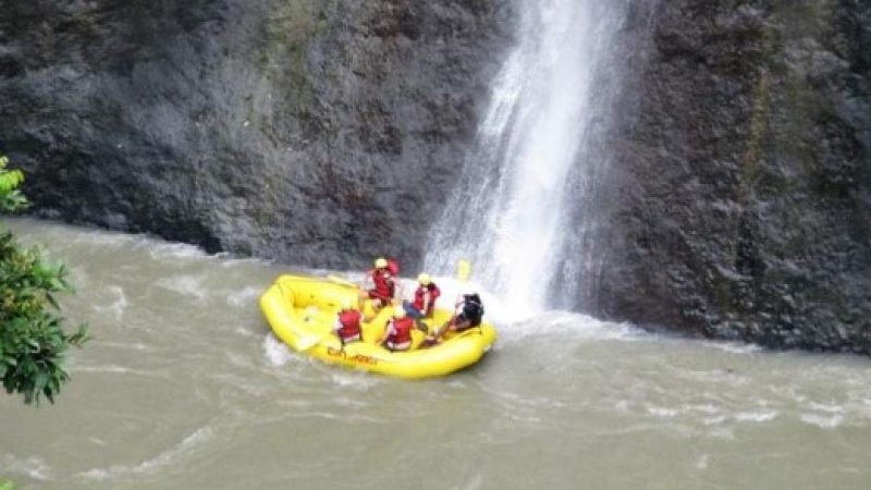 Pacuare-River-Rafting-Class-III-IV-One-Day-Trip-Costa-Rica-3