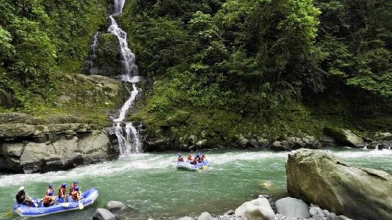 Pacuare-River-Rafting-Class-III-IV-One-Day-Trip-Costa-Rica-5